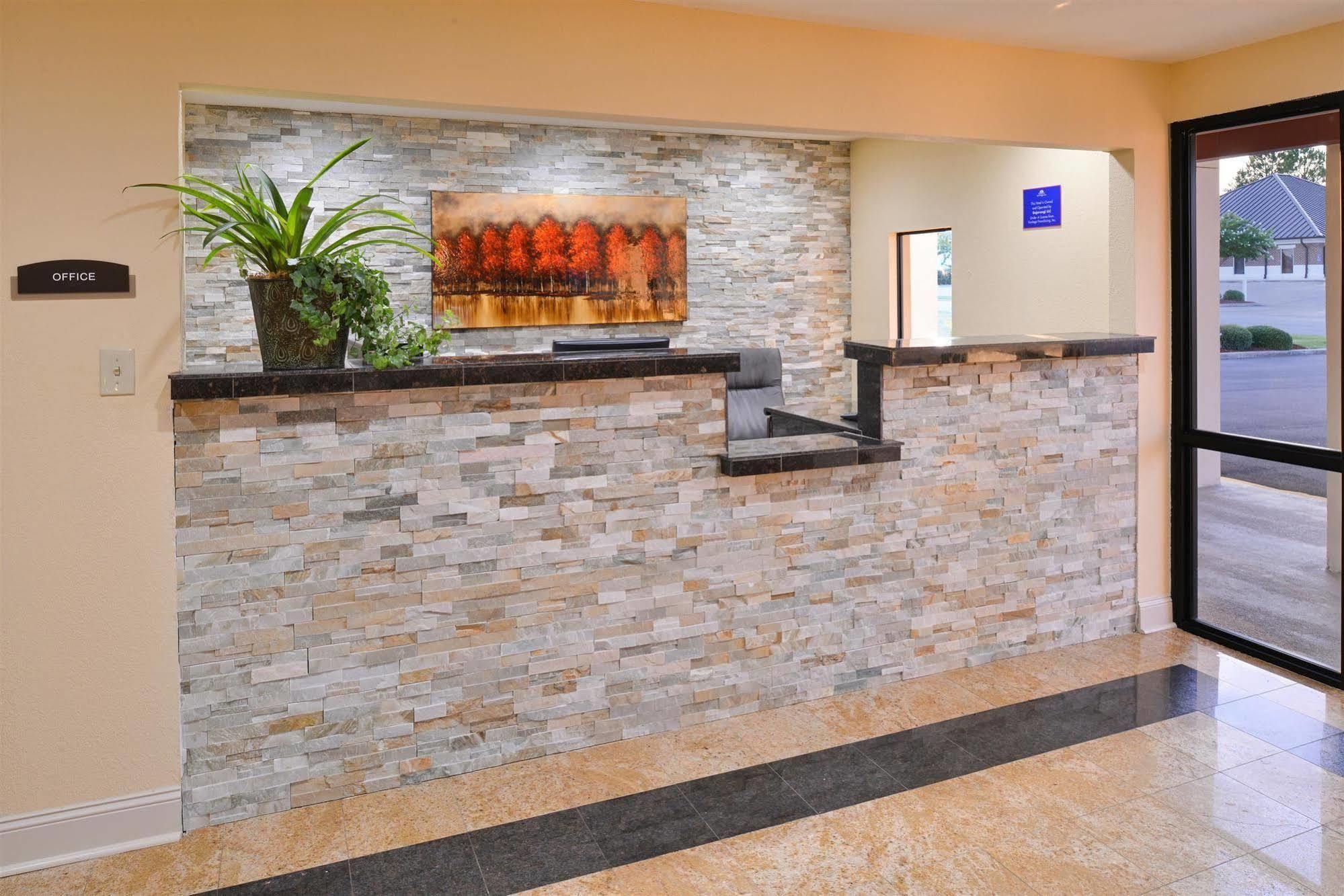 Americas Value Barnes Crossing 2*