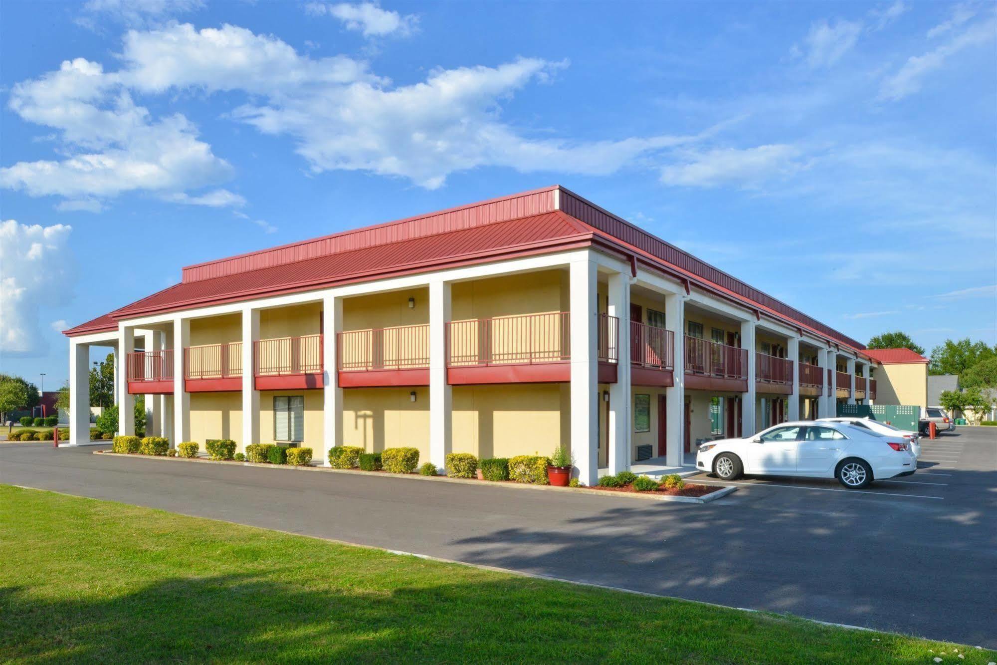 Americas Value Barnes Crossing